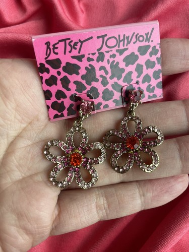 Betsey Johnson Ombre Rose Pink Red Crystal Daisy Flower Gold Earrings VERY RARE - Picture 2 of 2
