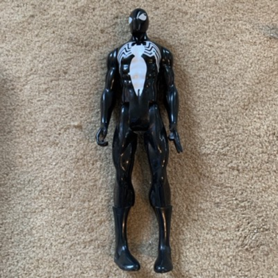 Figura De Acción Venom Marvel Spider-man Titan Hero Series Artículada 4