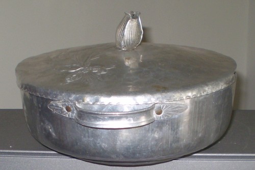 Vintage Collectible Hand Wrought Kent Aluminum Tulip Casserole Dish #461. - Picture 2 of 7
