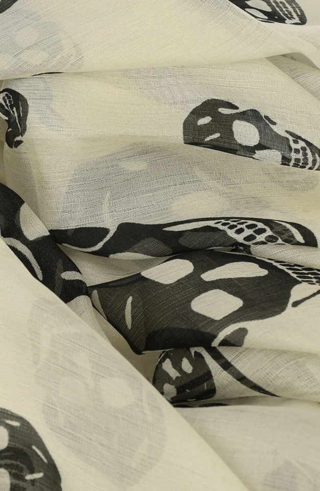 Auténtica bufanda calavera seda alexander mcqueen blanca con etiquetas G1N Foto 3 de 4