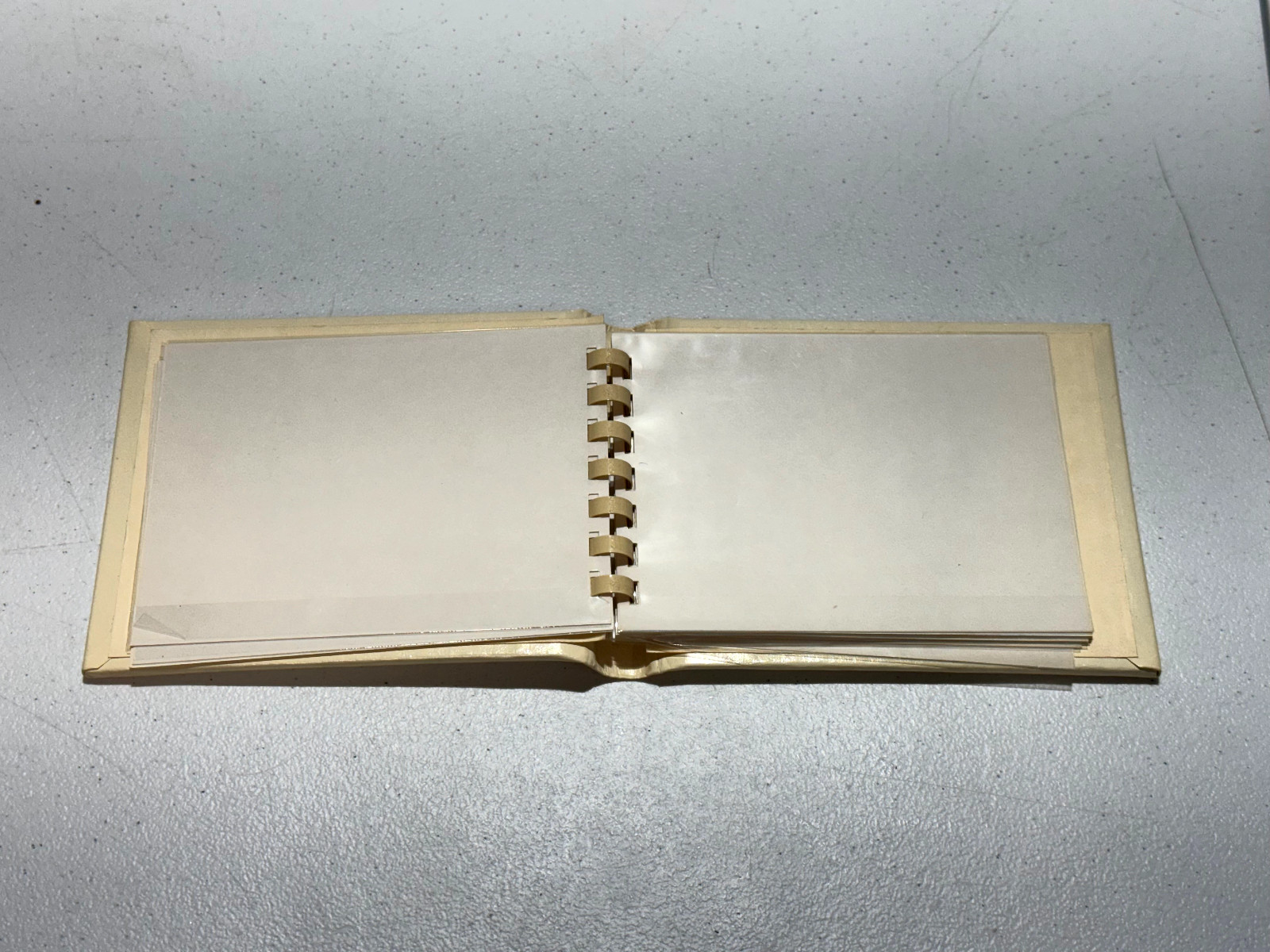  HALLMARK BABY’S FIRST PHOTO TEDDY BEAR ALBUM 4X6 VINTAGE