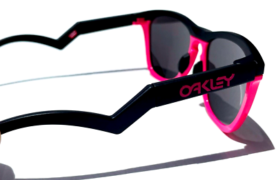 Oakley FROGSKINS HYBRID Black Neon Pink POLARIZED Galaxy Magenta