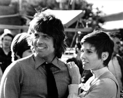 The Parallax View 1974 Warren Beatty & Paula Prentiss on set 24x30 inch poster