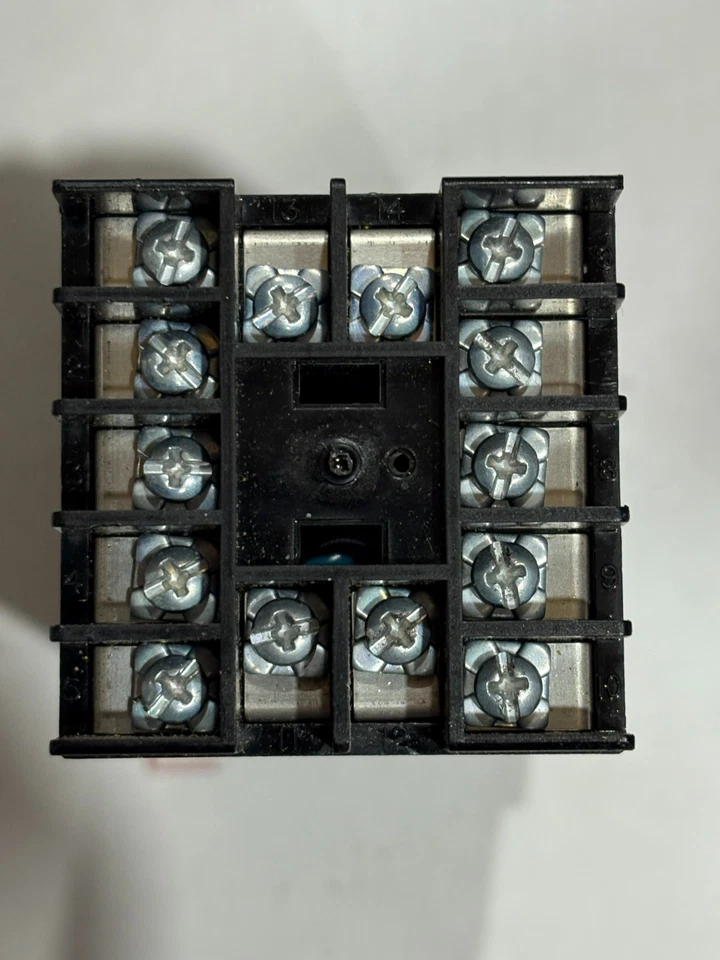 Red Lion C48CS103 6-Digit PRESET COUNTER 85-250VAC 1/16 DIN w/Mounting Clamp - Image 4 of 4