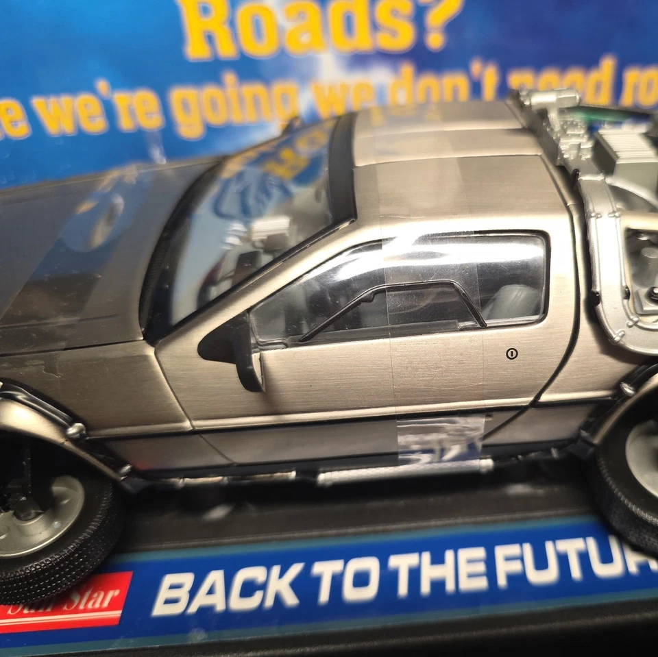 BACK TO THE FUTURE Hovering DeLorean Time Machine 1:18 Die Cast Metal Sun Star  - Image 3 of 4