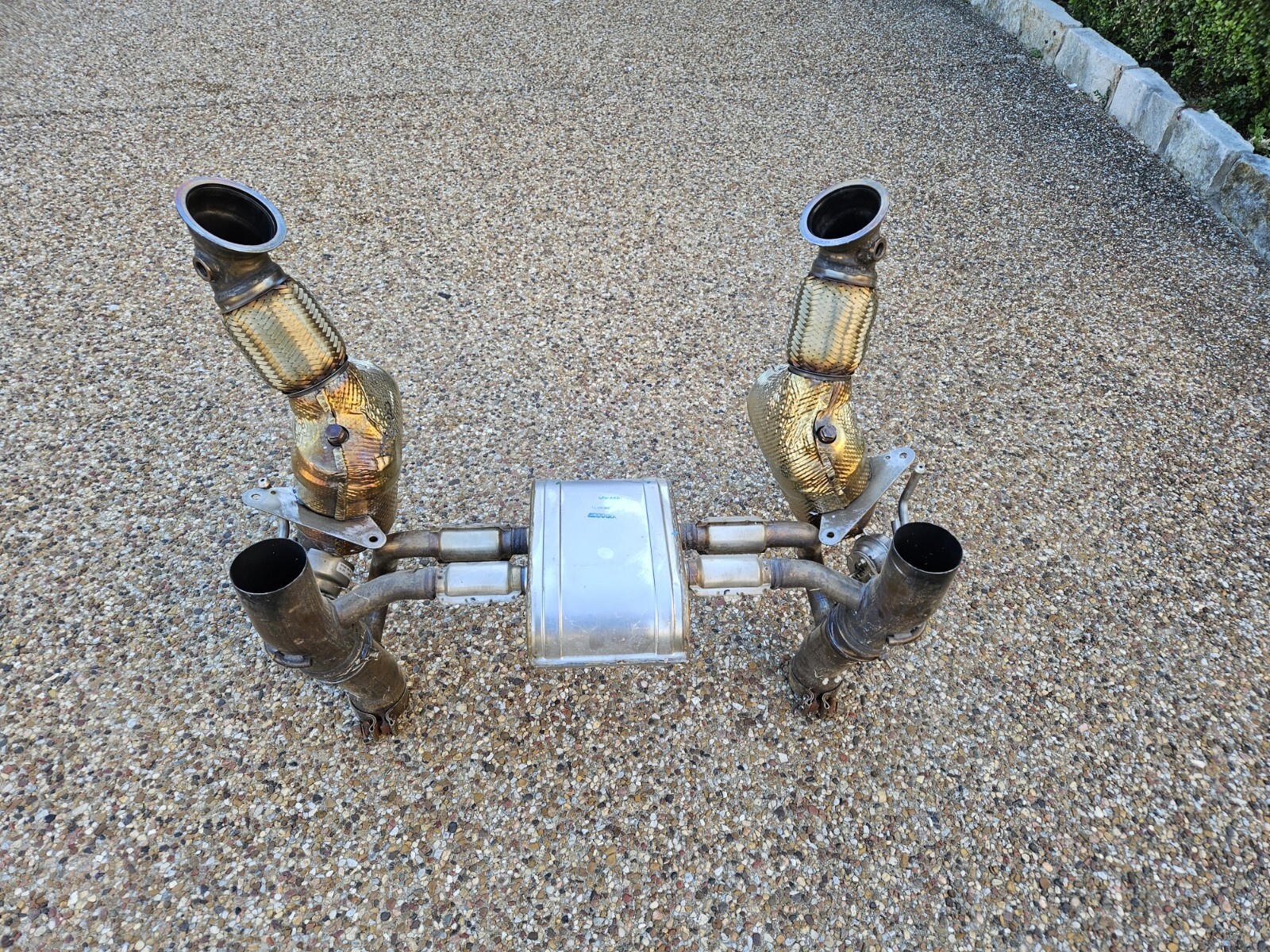 FERRARI 488 OEM GENUINE ORIGINAL EQUIPMENT CENTER MUFFLER & CATS EXHAUST SYSTEM