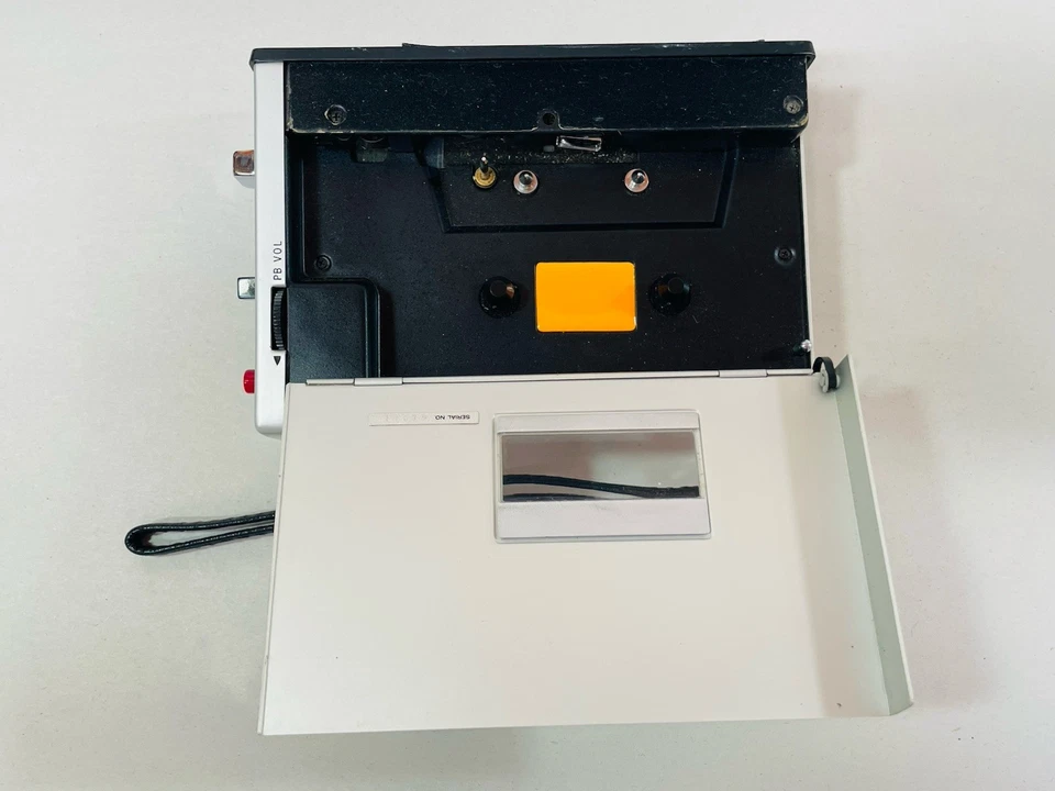 Grabadora de casete Sony TC-50-SOLO PIEZAS-NO SE PUEDE PROBAR Foto 2 de 4