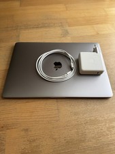 Apple MacBook Pro 15 Zoll | 2017 | 256GB | 16GB RAM | Space Grau