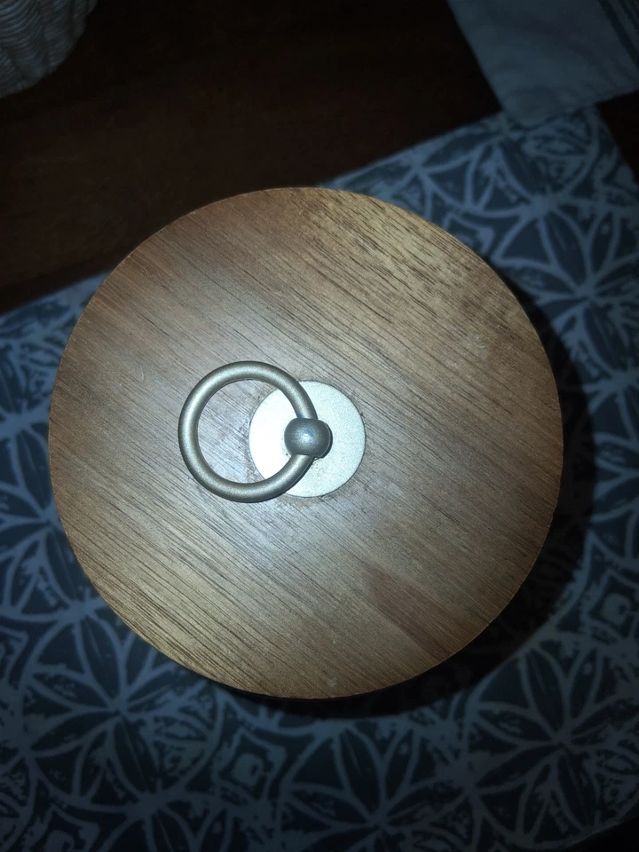 Tapa de madera para bote de granja moderna Better Homes and Gardens Foto 3 de 4