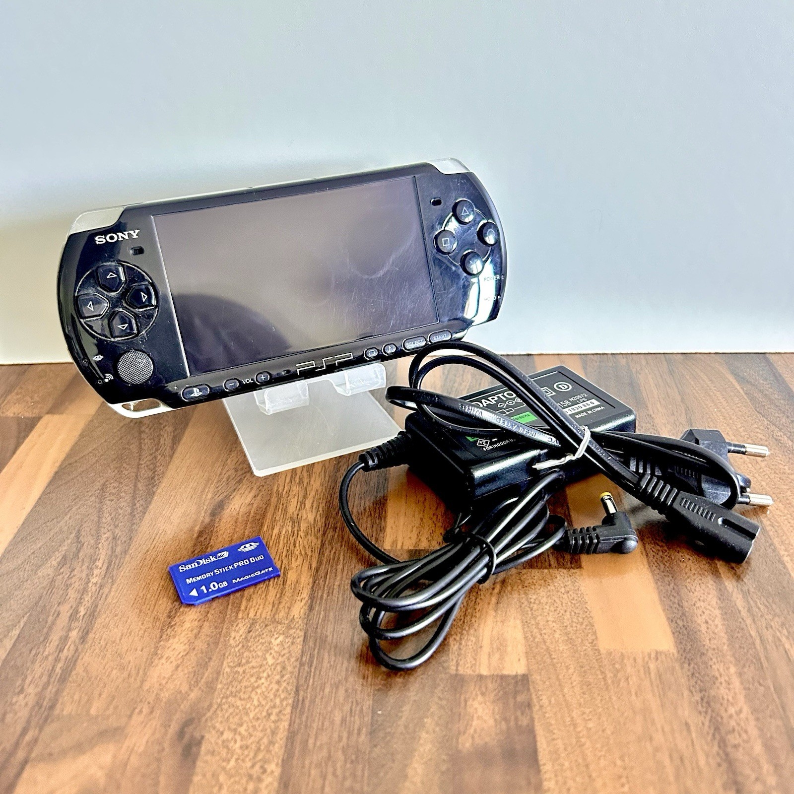 Console Sony PSP 3004 Nera Black Con Caricatore NUOVO e SD 1GB - FUNZIONANTE