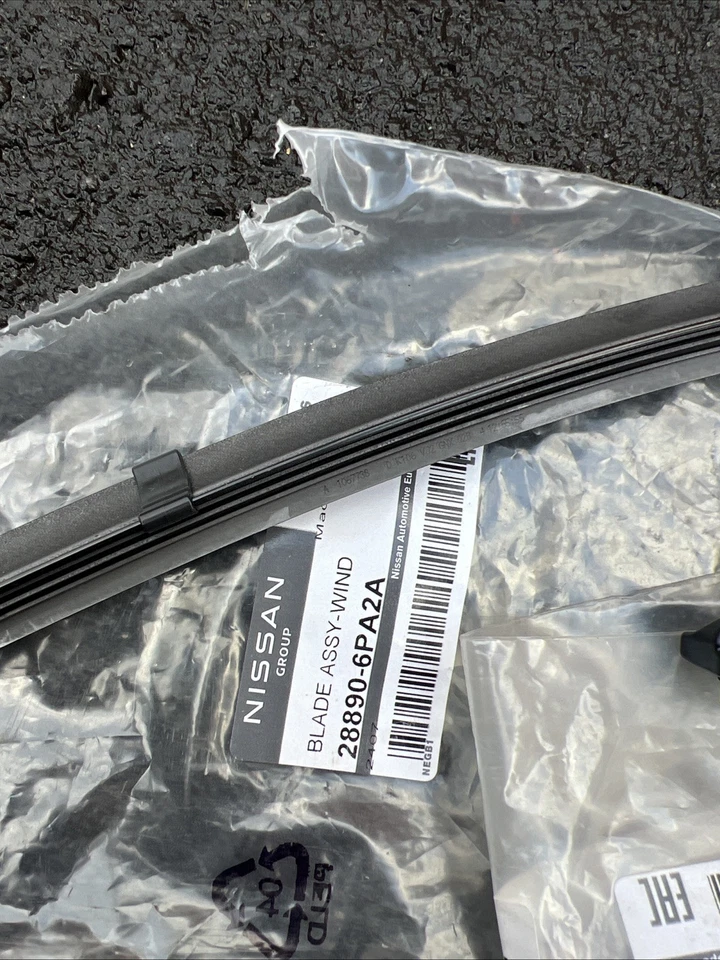 Genuine Nissan Juke Front Wiper Blade Set 2019 - 2022 28890-6PA2A 28890-6PA3A - Image 3 of 3