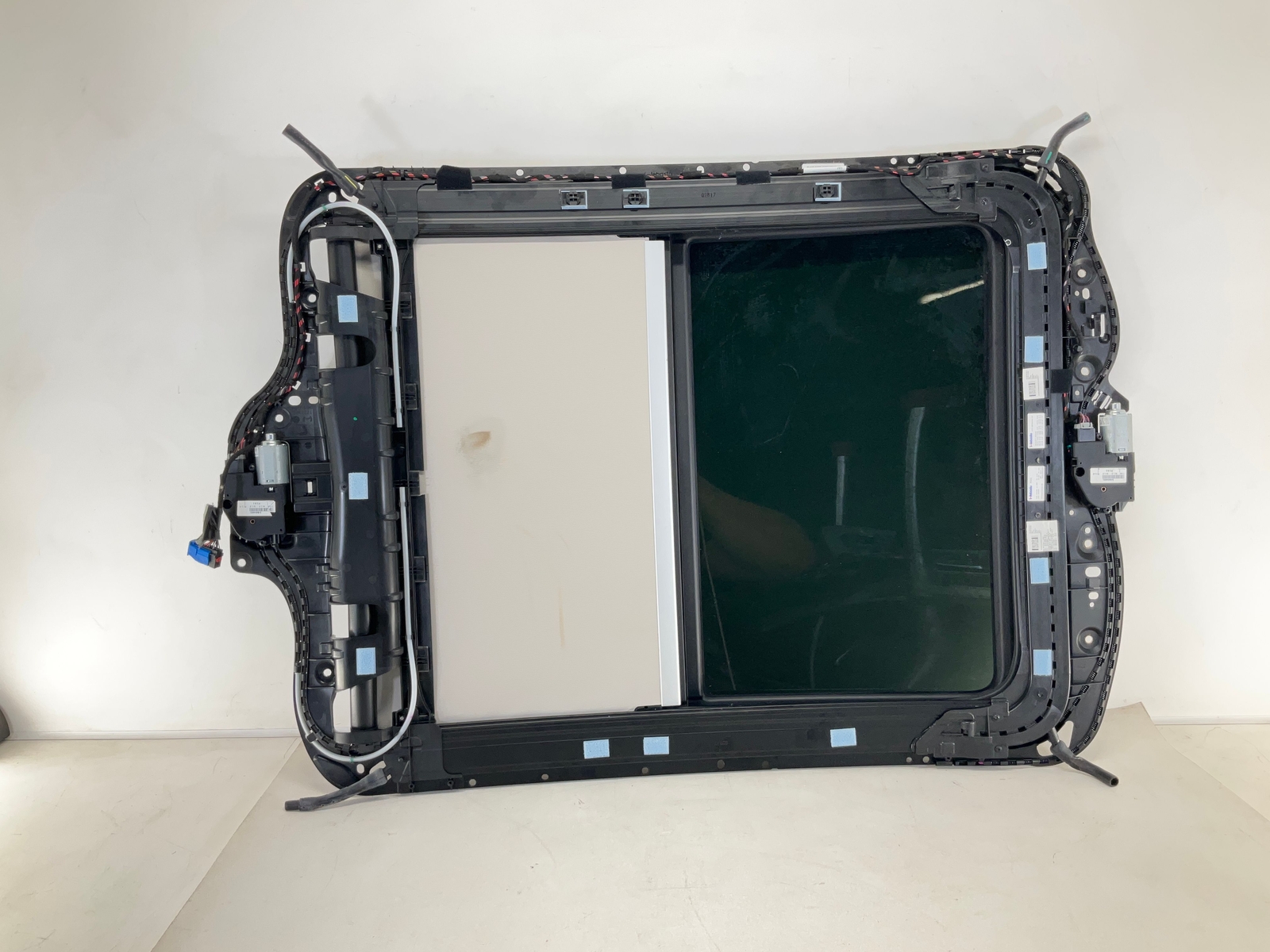 17-20 MASERATI Levante Panoramic Sunroof