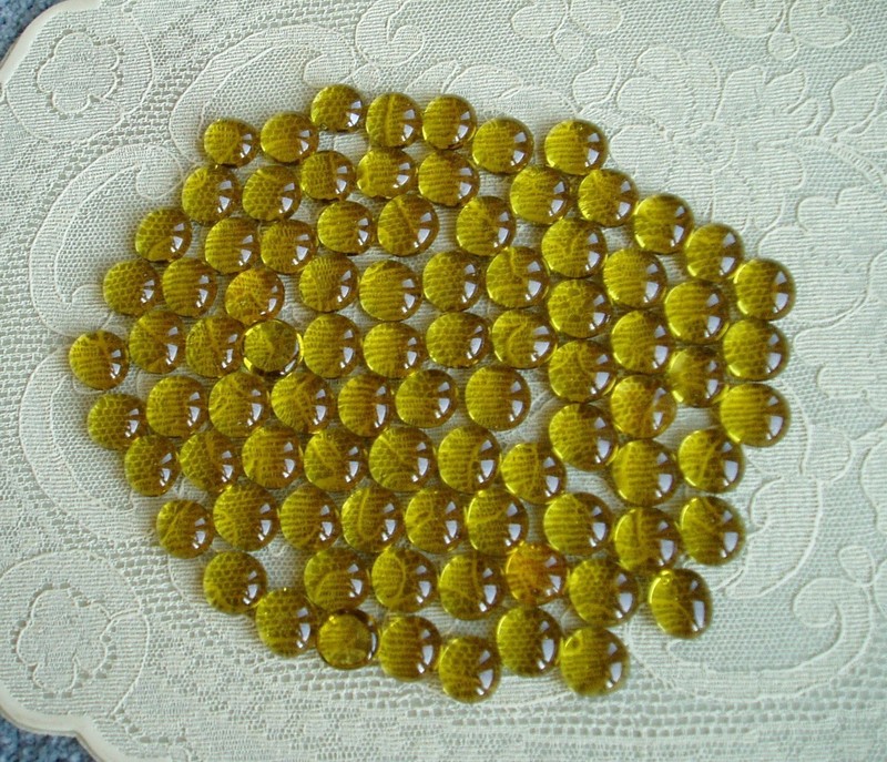 GLASS ROUND GEMS  FOR MOSAIC WORK LIGHT GOLD  - 16 MM -  89 PIECES