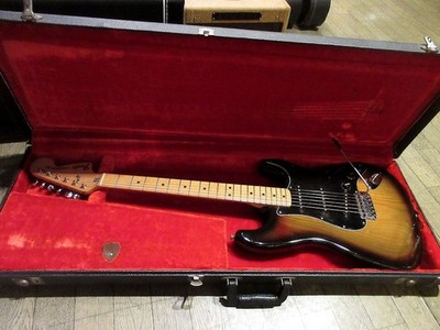 Fender 1977 Stratocaster Sunburst Maple Neck Vintage Electric