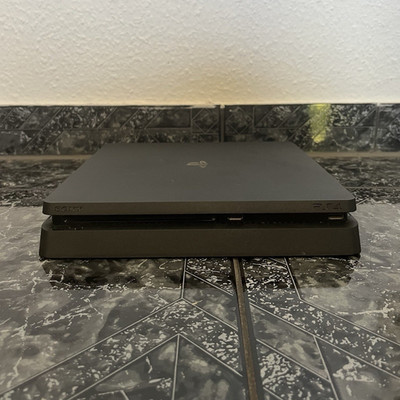 Sony PlayStation 4 Slim Heimkonsole, PS4 Plattform, Konsole in Schwarz