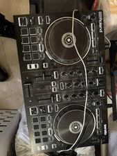 Roland DJ-202 2-Channel Serato DJ USB MIDI Sequencer Controller