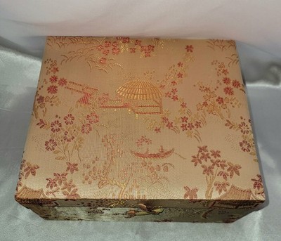 2 Yi Lin Arts & Treasures 8.25'' Porcelain Handpainted Vases Chrysanthemum Motif
