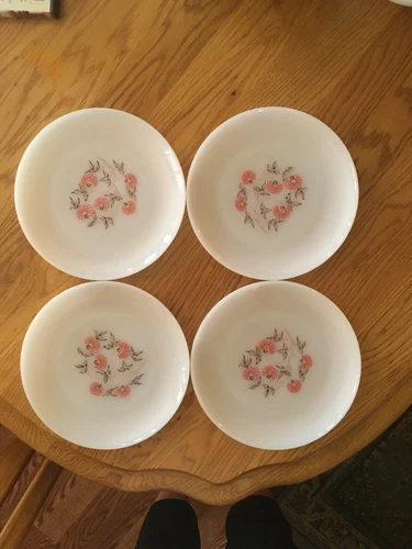 Vintage Fire-King Fleurette PINK FLOWERS SALAD, DESSERT SET OF4 PLATES 7 3/8"