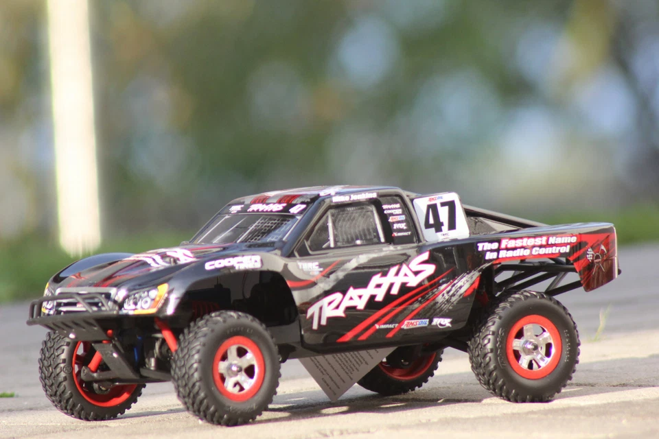 Traxxas 70054-8 schwarz Slash 4x4 Mike Jenkins 1:16 RTR SET AKKU + USB C NEU - Bild 3 von 4