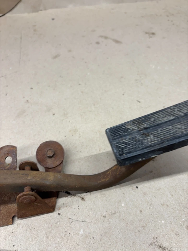 1980 1988 1990 1991 Ford f150 f250 f350 Gas Throttle Pedal Peddle Oem BRACKET - Image 3 of 4