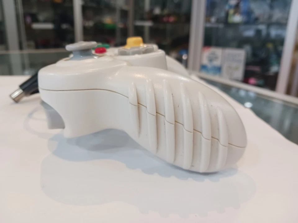 MAD CATZ WIRED CONTROLLER FOR NINTENDO GAMECUBE - Image 4 of 4