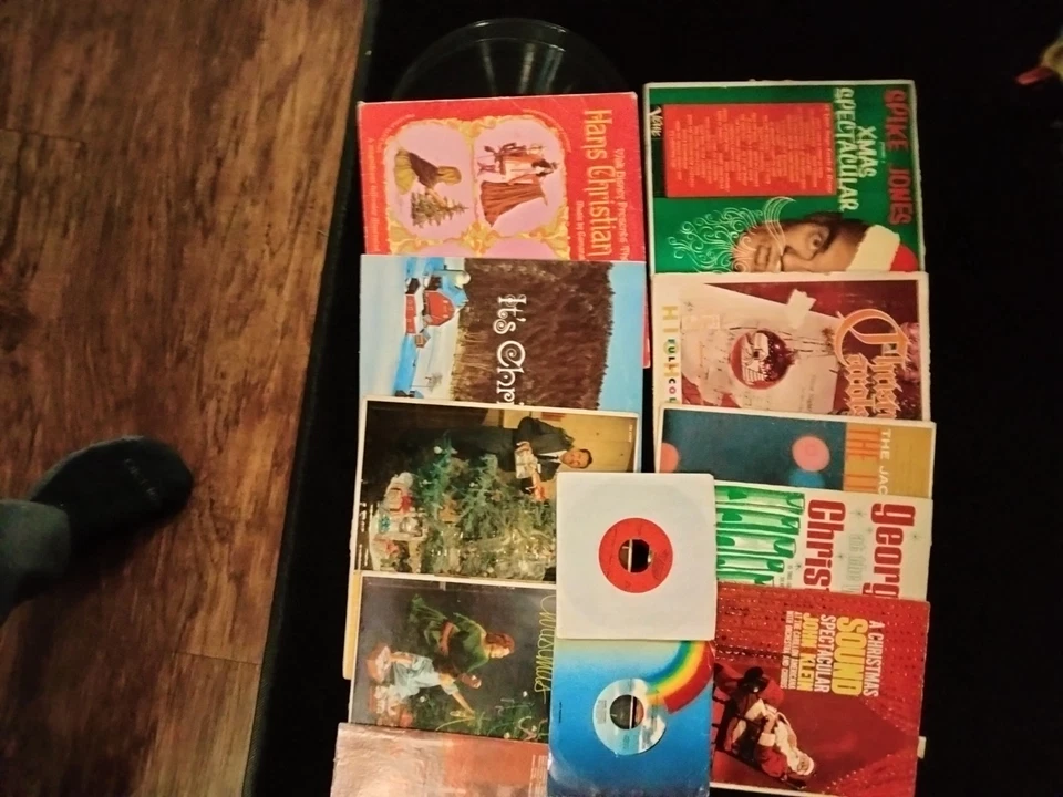 HUGE LOT VINTAGE CHRISTMAS RECORDS 19X HOLIDAY CLASSICS 7" 12" BING CROSBY ETC - Image 4 of 4