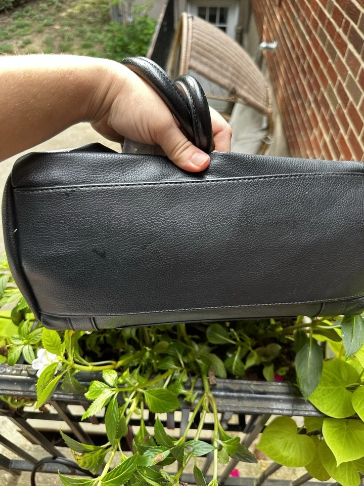 Bolso de hombro Apt 9 negro de cuero vegano con bolsillos con cremallera Foto 4 de 4