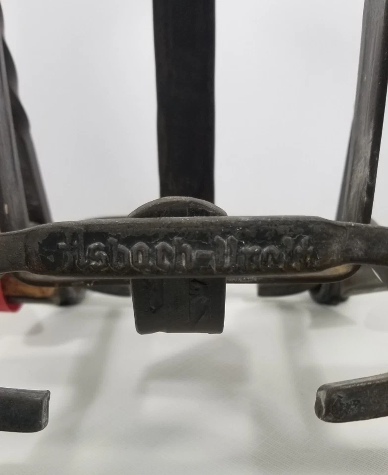 BOTELLA DE VINO OSCILANTE ASBACH URALT EN RELIEVE DE COLECCIÓN VERTER BRANDY HIERRO FORJADO  Foto 3 de 4