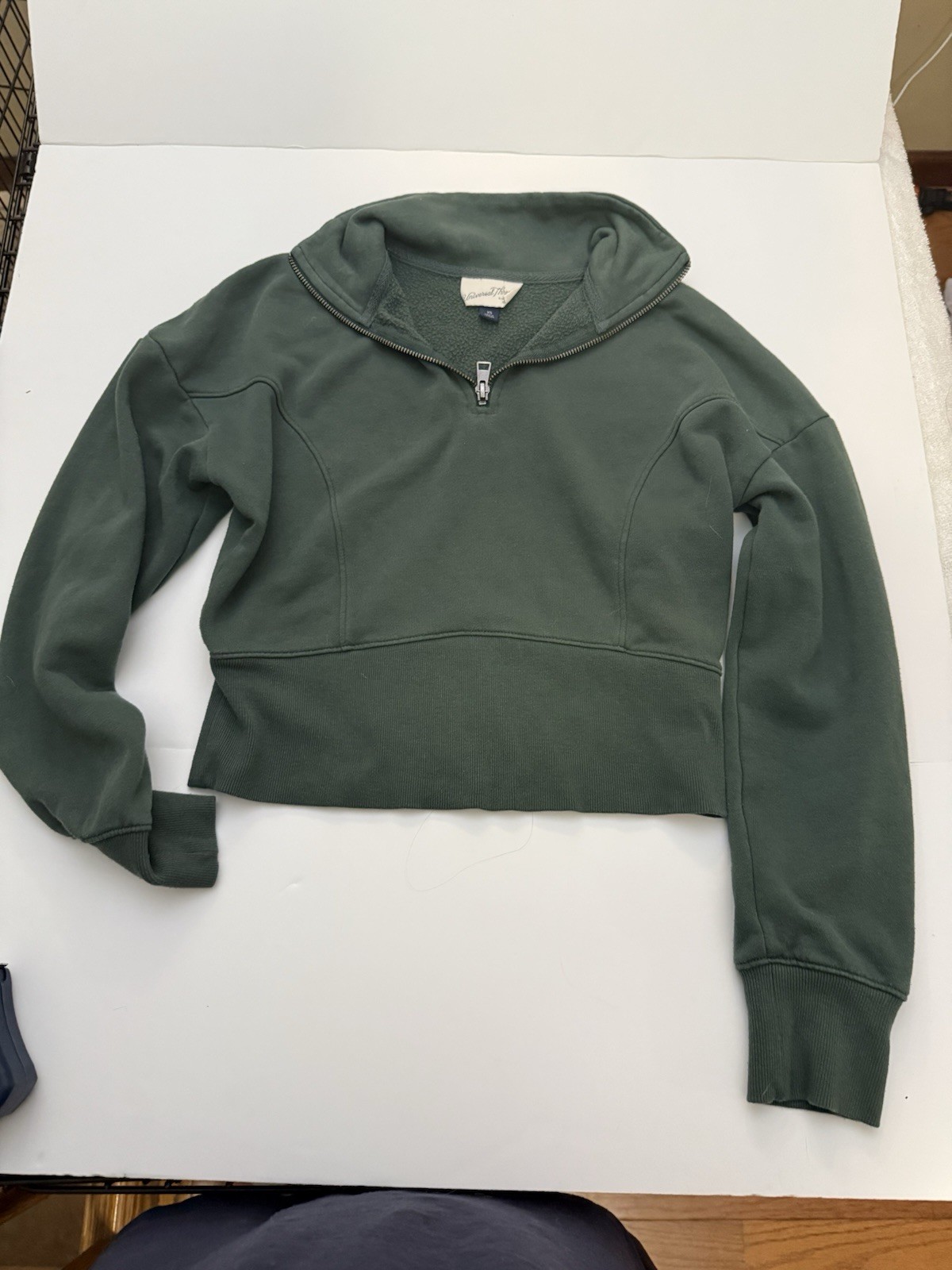 Universal thread Forrest Green Cropped Quarter Zi… - image 1