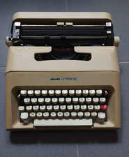 Macchina da scrivere  Olivetti Lettera 35 completa di custodia nera e 2 nastri
