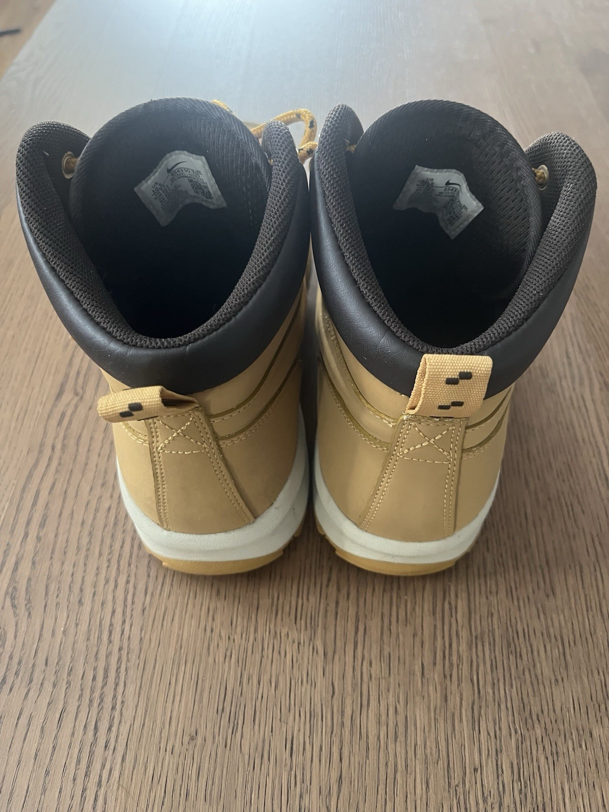 Nike manoa boots size 10.5