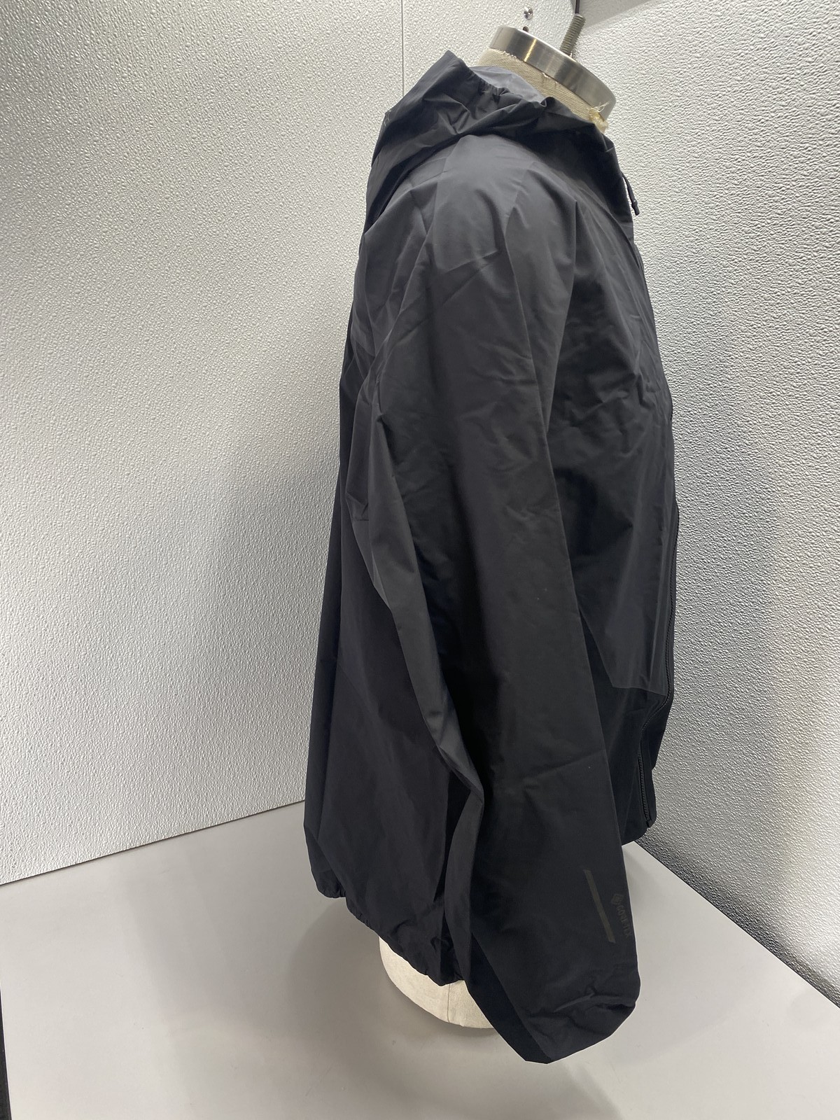 Arc'teryx Mens Norvan Shell Lightweight Jacket Size XL Graphite, Black thumbnail 9