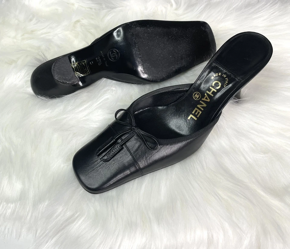 De Colección Chanel Cuero Negro Pajarita Mula Gatito Tacón Talla 37.5 - 7.5 Se Ajusta Como un 6 Foto 2 de 4