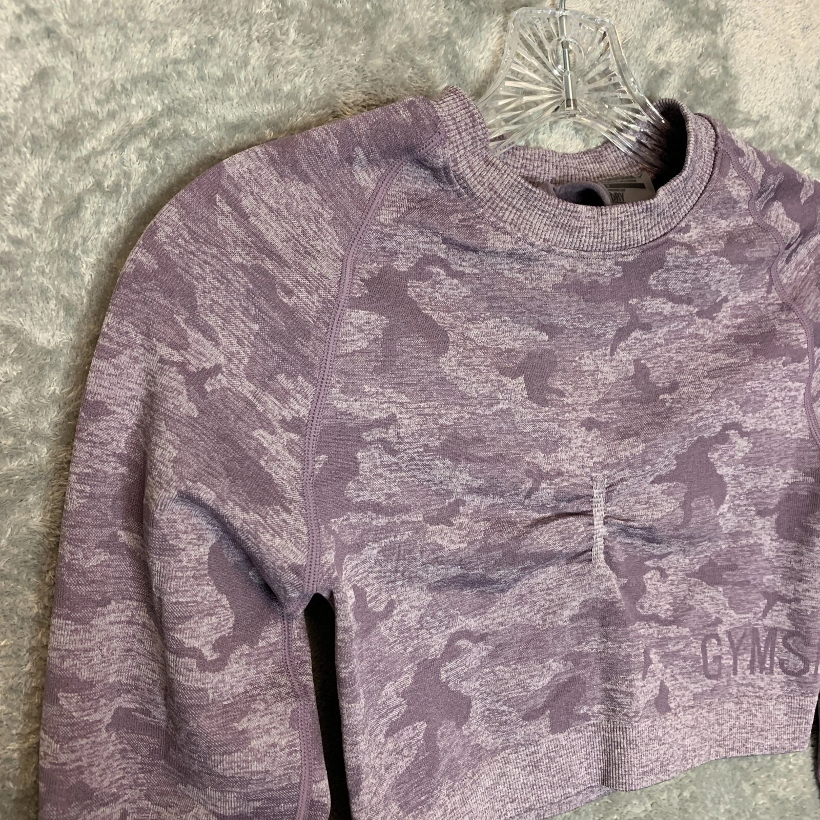 gymshark adapt camo seamless long sleeve crop jacquard cutout shirt