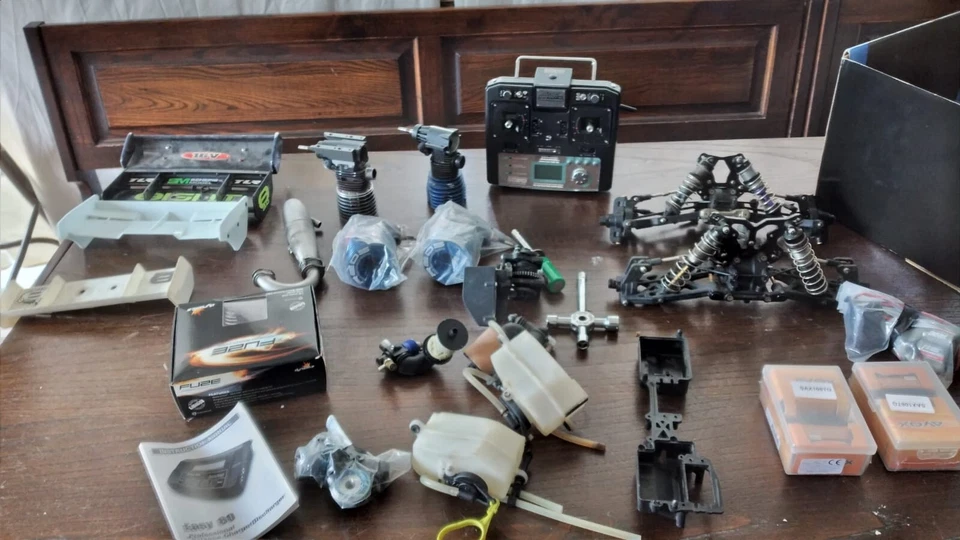 Macchinina A Scoppio+ Ruote Di Scorta E Kit Per Revisione + Cassetta - Immagine 2 di 4