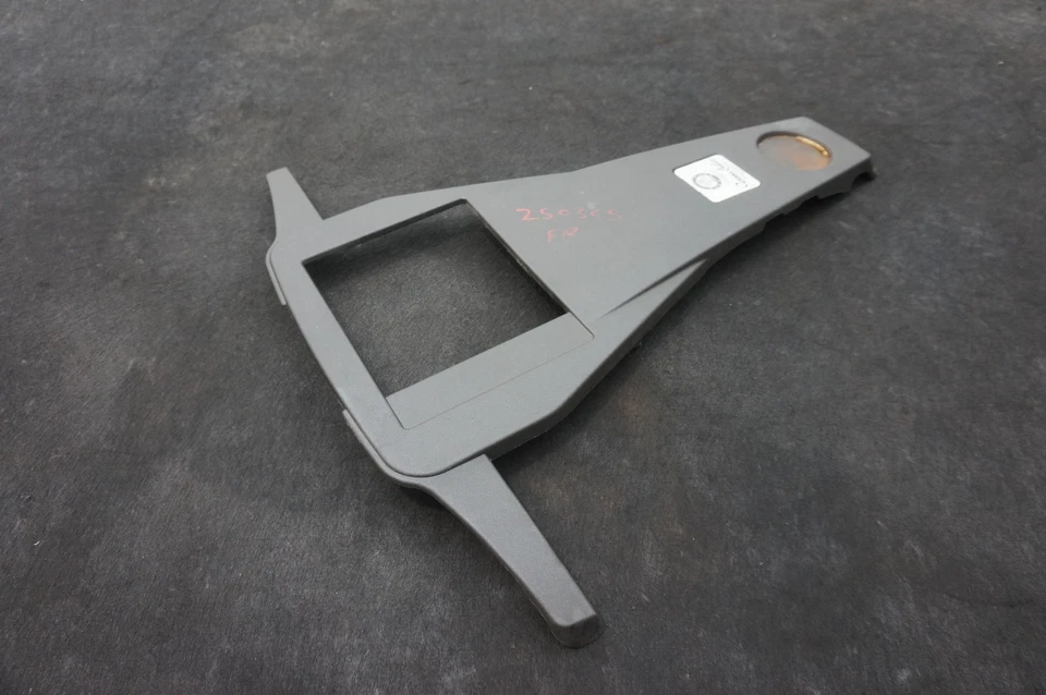 Защитная панель крышки двигателя V8 5,3 л A1570103700 Mercedes GL63 AMG X166 2013-16 - Изображение 4 из 4