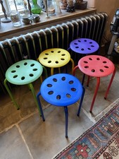 Norwood Meble komercyjne metalowe plastikowe stołki x 5 wielokolorowe