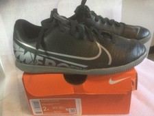 NIKE VAPOR 13 CLUB IC FOOTBALL BOOTS BLACK SIZE 2Y AT8169001 w/Orig Box VGC