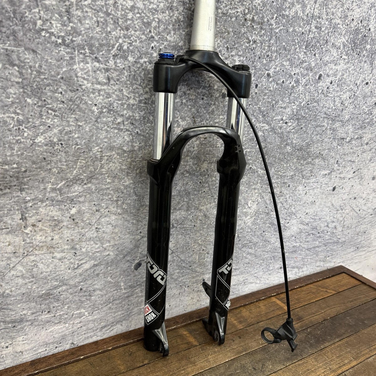ROCKSHOX TORA TK サスペンションフォーク 100mm 26インチ RockShox Tora TK Suspension Fork 26 1 1/8 Threadless Lockout Disc