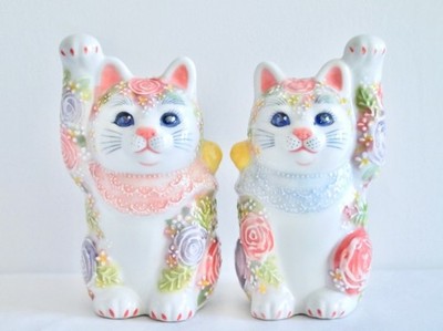 Kutani ware Maneki neko Pair Japanese Lucky cat Underglaze Icchin Floral mori
