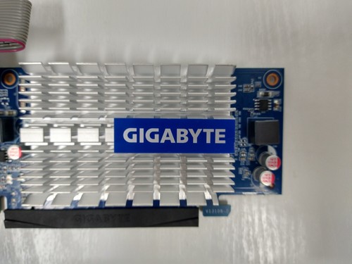 Gigabyte GV-N210SL-1GI - Outputs: Dual-link DVI-I, D-SUB (VGA), HDMI - Blue - Picture 6 of 13