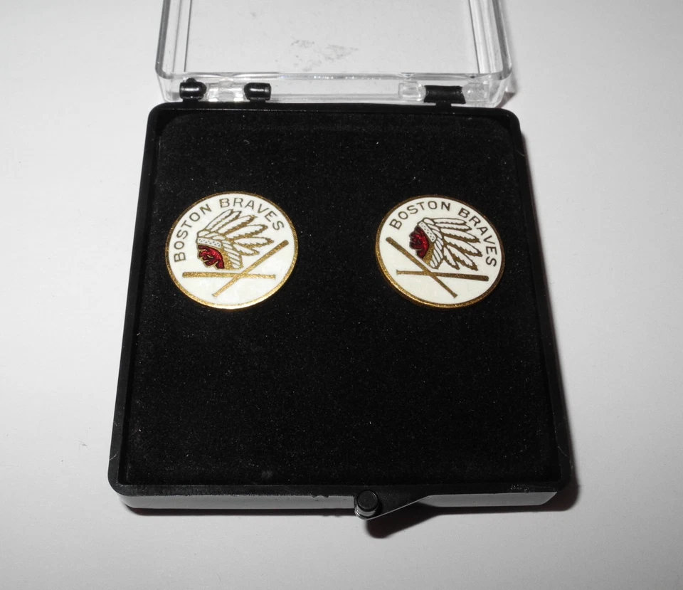 Gemelos de recuerdo del estadio de los Boston Braves de béisbol de los años 40 botones fichas Foto 2 de 4