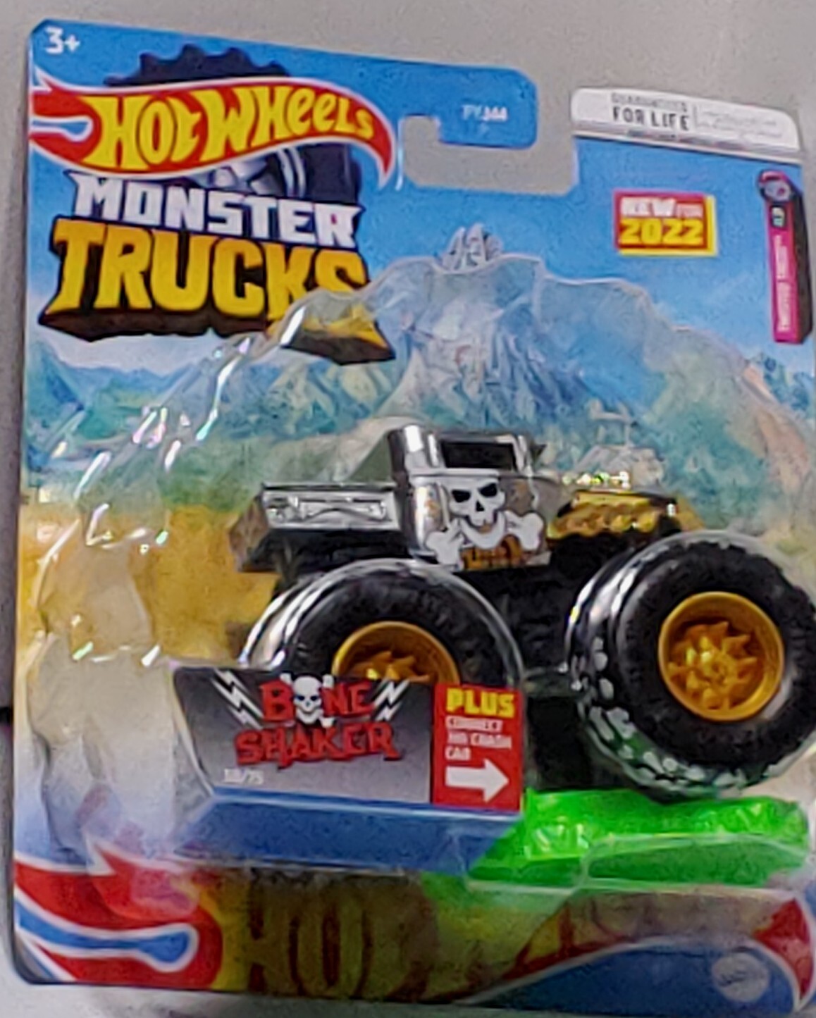 Hot Wheels Monster Trucks Bone Shaker with Crushable Car New Sealed GJG98