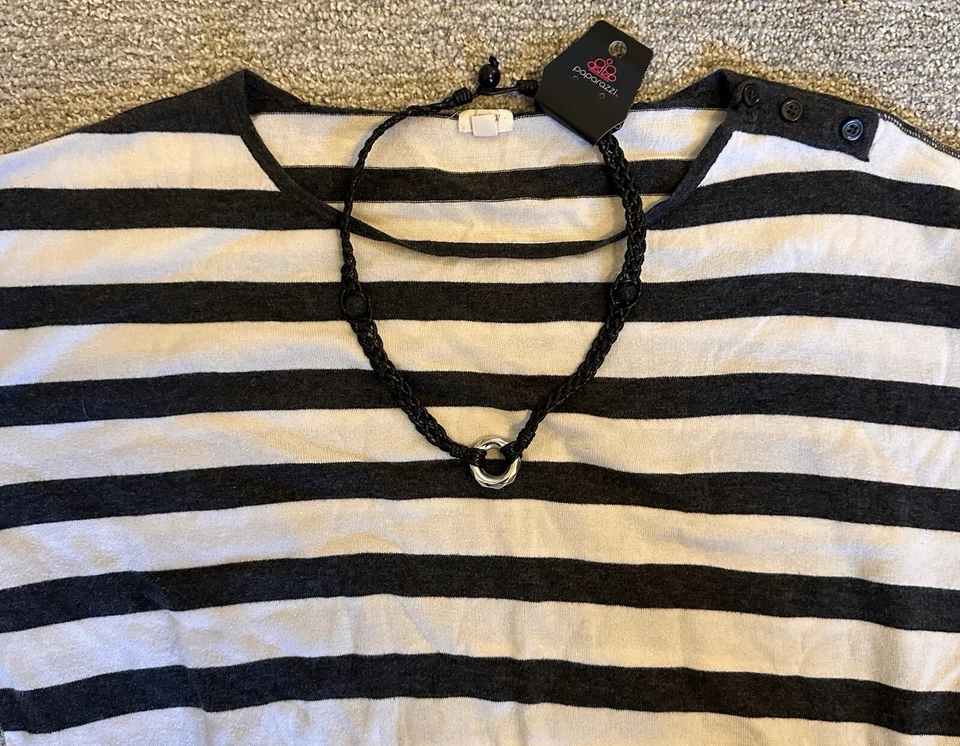 Conjunto de Conjunto❗️Pantalones Cortos Aeropostales Talla: 6 / J.Crew Suéter Top Talla: Pequeño / Collar Foto 4 de 4