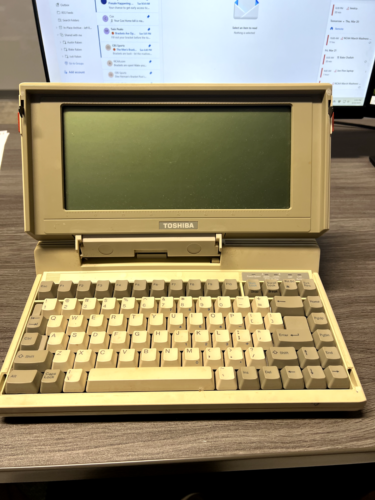 Vintage Toshiba T1100 Plus Laptop 640KB RAM Dual 3.5 Floppy - Bild 4 von 4