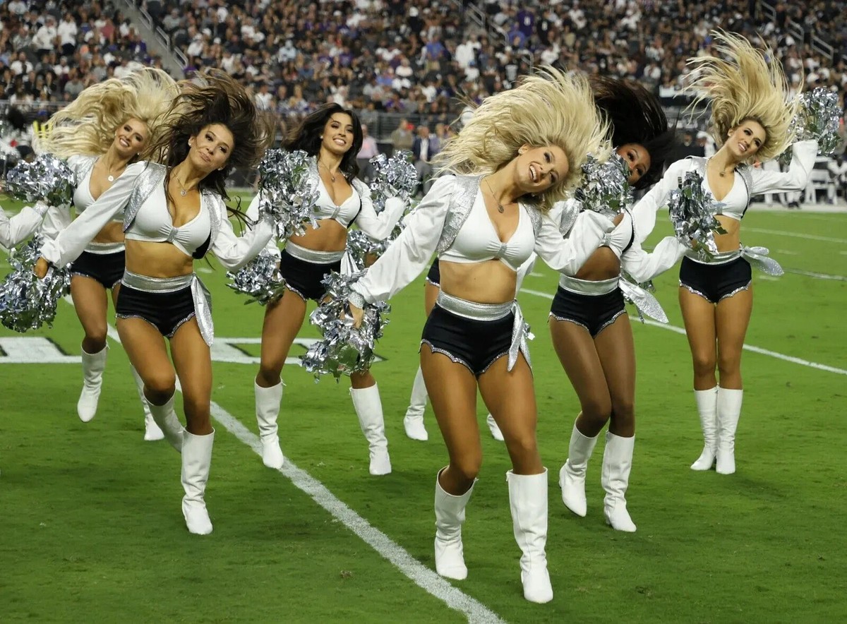 Calendrier Vintage 2005 Des Raiderettes D'Oakland Raiders, Signé Par Plusieurs Cheerleaders - Collector NFL