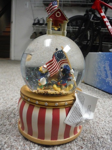 Disney July 4 Fab 5 Snowglobe RARE - Picture 5 of 5
