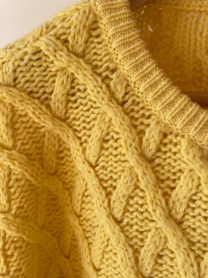 Suéter Amarillo Cable United Colors of Benetton Para Mujer Grande Para Hombre Med? Foto 3 de 4