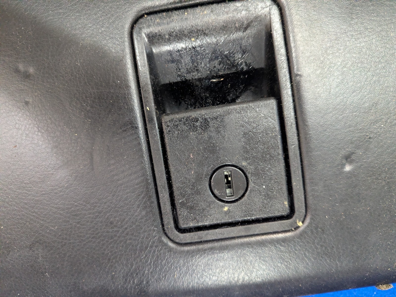 Maserati GranTurismo 2008-2019 Glove box Black