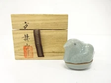 7604368: JAPANESE TEA CEREMONY / KOGO INCENSE CONTAINER / CELADON GLAZE / BIRD /